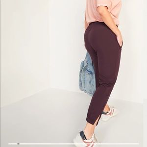 Old Navy Mid Rise Stretch Tech Jogger
